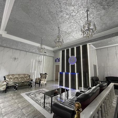 Midcity Hostel Jerevan Buitenkant foto