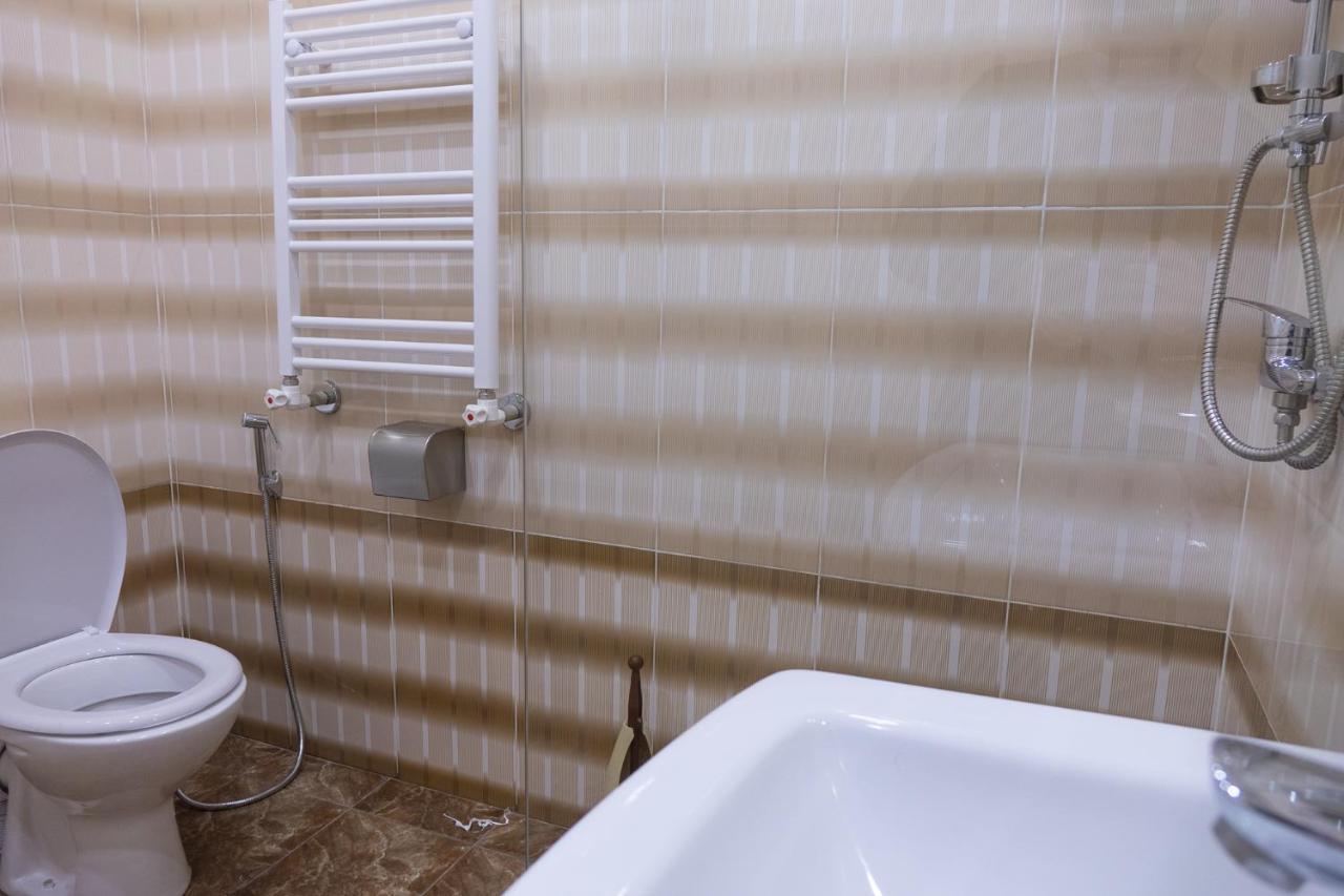 Midcity Hostel Jerevan Buitenkant foto