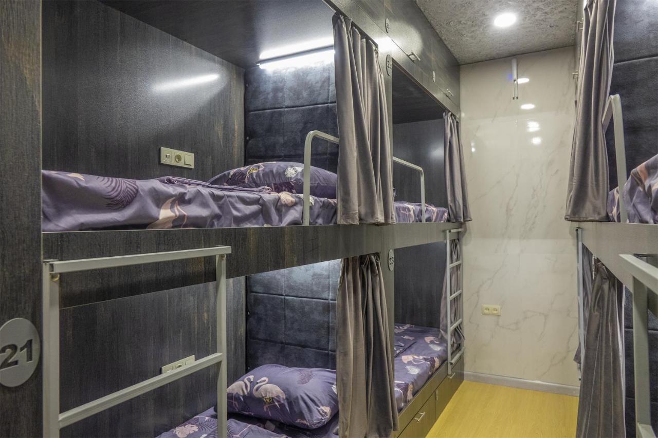 Midcity Hostel Jerevan Buitenkant foto