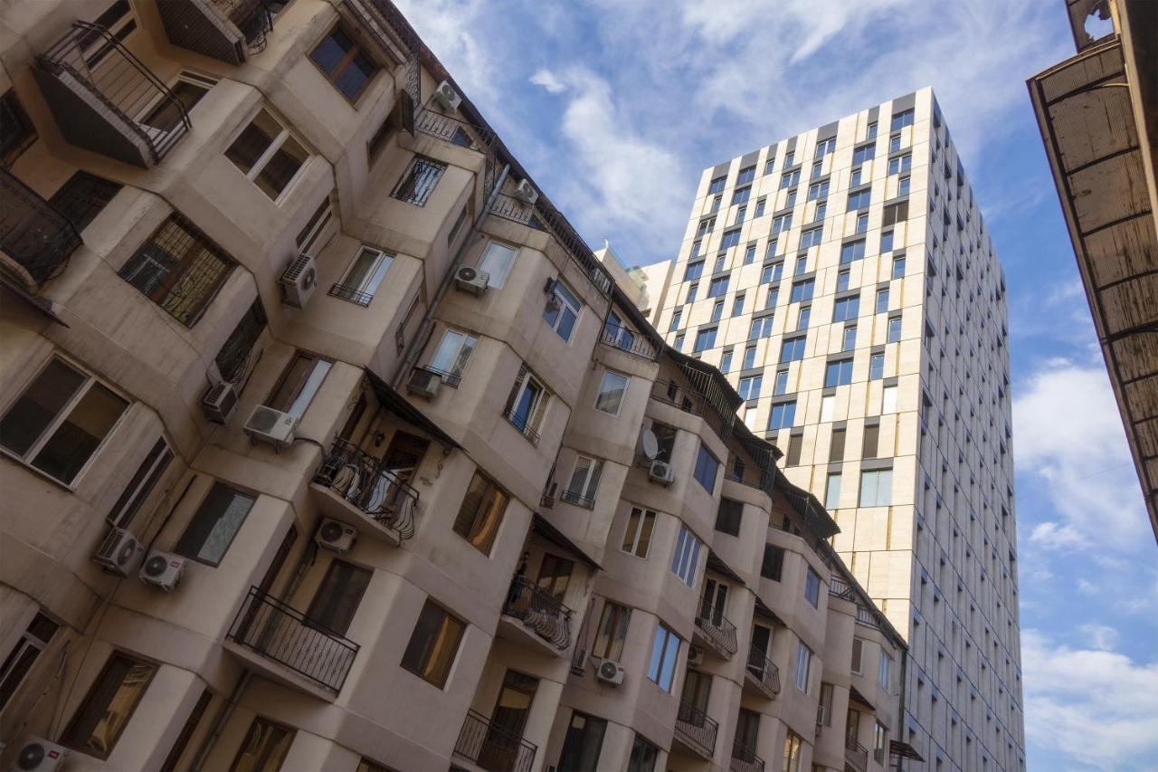 Midcity Hostel Jerevan Buitenkant foto