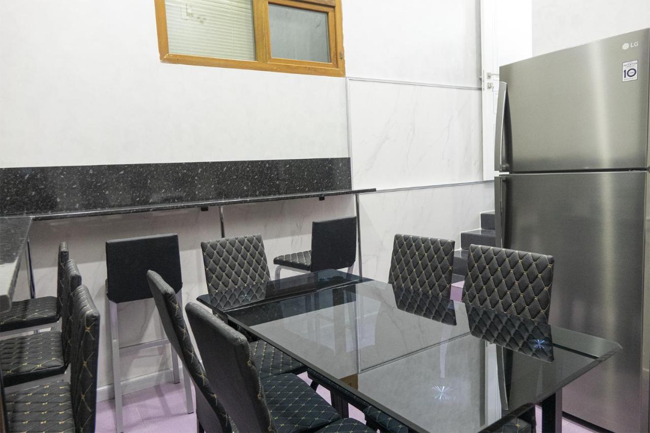 Midcity Hostel Jerevan Buitenkant foto