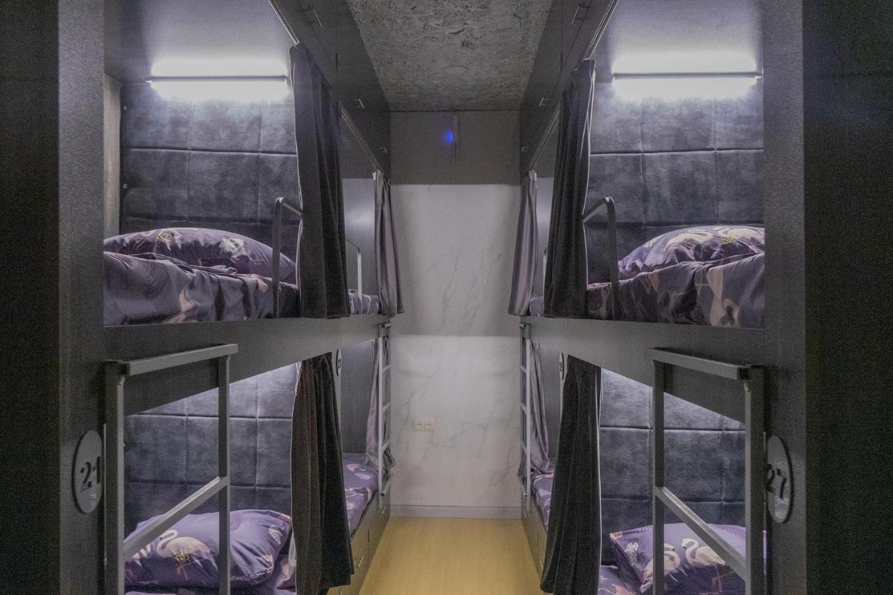 Midcity Hostel Jerevan Buitenkant foto